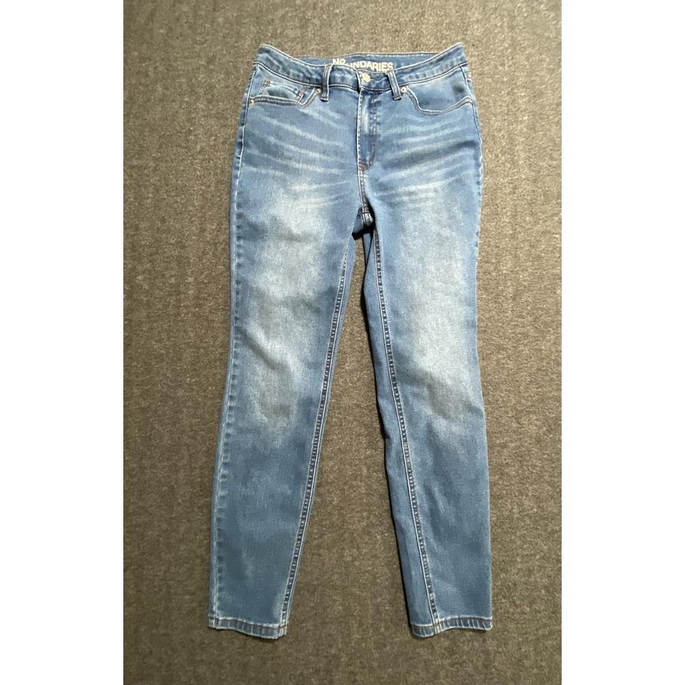 No Boundaries jeans, Women's Blue, Denim, High Rise, Straight Leg Size 8